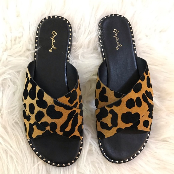Qupid Leopard Bossy Sandals - Picture 3 of 16